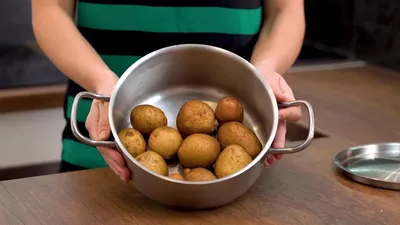 Картофель с колбасой, запеченный в духовке