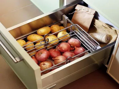 Хранение овощей на кухне.