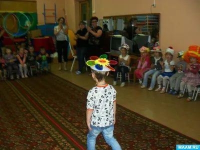 Праздник летней панамки прошел в Барнаульском детском саду. Воспитателям  детских садов, школьным учителям и педагогам - Маам.ру