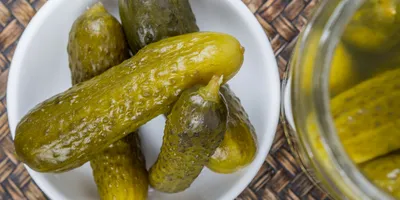 5 рецептов вкусных маринованных огурцов - Лайфхакер