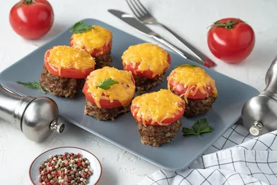Котлеты с помидорами и сыром — Zira.uz