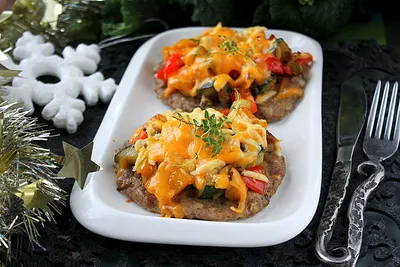 Рецепт вкусных куриных котлет в духовке: как приготовить сочные котлеты из  куриного фарша | FoodOboz