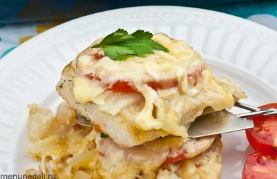 Баклажаны с помидорами и сыром, запечённые в духовке - Лайфхакер