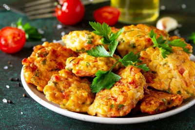 Рыбные котлеты с сыром и помидорами в духовке