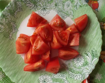 Классика жаркого лета. 5 вариантов салата из помидоров и огурцов | Продукты  и напитки | Кухня | Аргументы и Факты