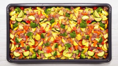 Рецепт сочной говядины с овощами в духовке | Меню недели