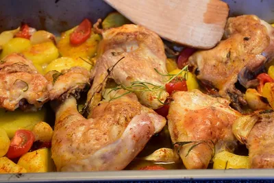 Пальчики оближешь: потрясающий рецепт курицы с овощами в духовке -  KrasnodarMedia.ru