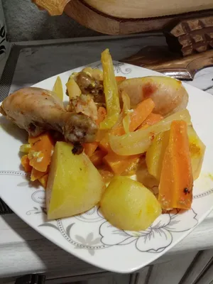 Курица с картошкой и овощами (запеченная в духовке) |