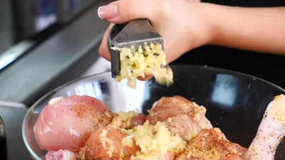 Курица, запеченная целиком с картофелем в духовке - пошаговый фоторецепт
