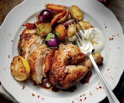 Курица, запеченная с овощами и укропом» — создано в Шедевруме