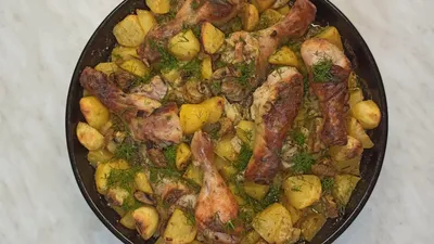 Подвешенная курица с беконом и картошкой | Пикабу
