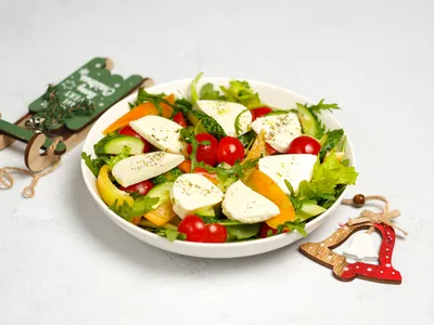 Легко готовить - вкусно есть. Салаты из свежей зелени и овощей, которые вы  точно захотите попробовать