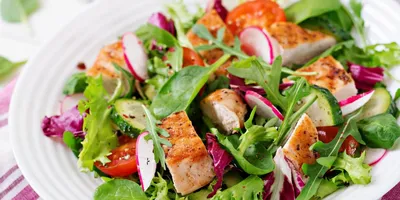 Новогодний салат без майонеза легкий и вкусный: рецепт пошаговый с фото и  видео | Меню недели