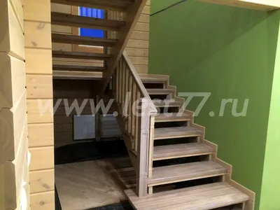 Лестницы из ясеня заказать в Москве