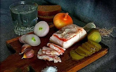 Азовська фабрика - кухня - диетический салат «Торнадо» 🥗Тщательно  промываем все овощи, 🥗Куриное филе нарезаем соломкой, можно произвольно,  🥗Ставим на плиту сковороду и наливаем растительное масло, можно оливковое.  🥗Отправляем мясо курицы в