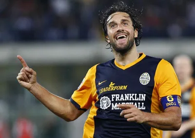 Файл:Luca Toni Bayern.jpg — Википедия