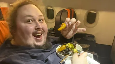 Постоянно боремся»: 33-летний сын Никаса Сафронова Лука Затравкин рассказал  о спорах с отцом и о его женщинах