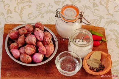 Маринованный лук со свеклой - простая и универсальная закуска, рецепты с  фото