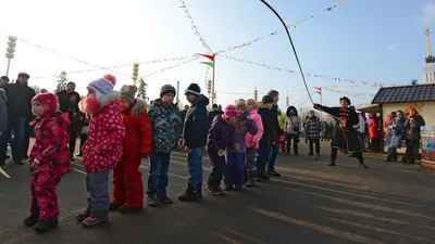 Масленица пришла. Студенты ВВГУ отмечают русский народный праздник .  Владивостокский государственный университет ВВГУ