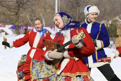 https://www.championat.com/lifestyle/article-5460944-maslenica-2024-v-rossii-kogda-i-kak-otmechayut-tradicii-recepty-blinov-narodnye-gulyaniya.html