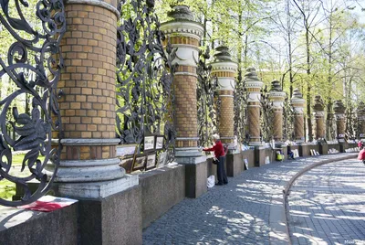 Файл:Михайловский сад Решетка Панорама.jpg — Путеводитель Викигид Wikivoyage
