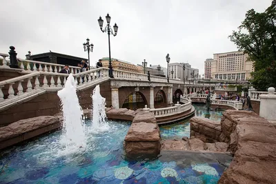 У стен Московского Кремля: