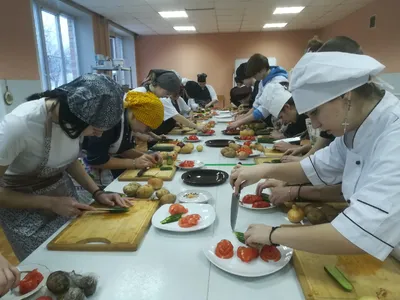 Фрукто-овощерезка Нож для фигурной нарезки овощей и фруктов — красивая нарезка  овощей и фруктов на праздничный стол в домашних условиях придает овощам и  фруктам необычную и в то же время красивую волнистую