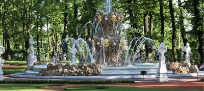 Город, ограда, забор. Моем водой. - Моем Водой