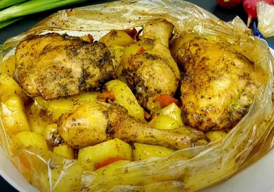 Окорочка в рукаве в духовке с картошкой - рецепт как вкусно приготовить  окорочка в рукаве в духовке с картошкой | Пошаговые рецепты на Recept.ua