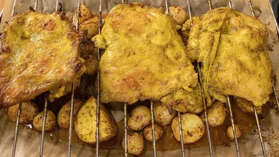 Картошка с курицей в духовке под соусом - пошаговый рецепт с фото на  Повар.ру