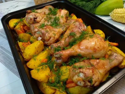 Куриные бедра с картошкой в духовке - рецепт с фото | CookJournal