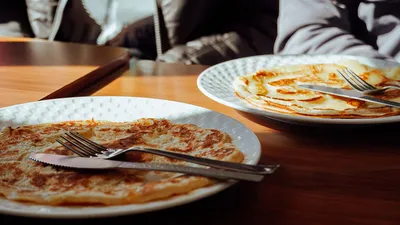 Вкусные солнышки Масленицы. Оригинальные рецепты блинов и начинок для них |  ОБЩЕСТВО | АиФ Омск