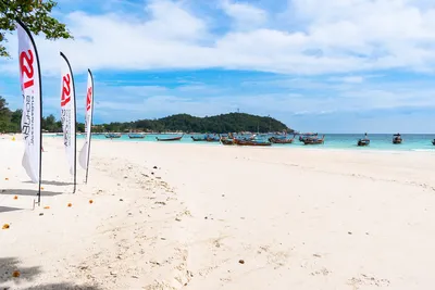 Друзья, а вы знаете, что обязательно нужно сделать на острове Ко Липе в  Таиланде? Нужно встать пораньше и встретить рассвет на пляже… | Instagram
