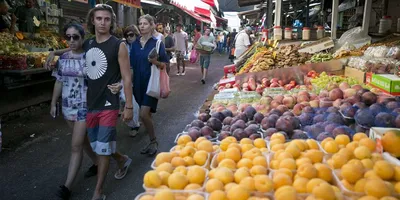 Фрукты и овощи продавали на базаре в Израиле Стоковое Фото - изображение  насчитывающей еда, магазин: 186763784