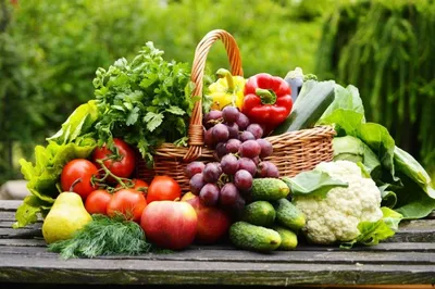 Овощи. Овощи в корзине. Лето. Эстетика. Vegetables. Vegetables in a basket.  Summer. Aesthetics. | Ягоды, Овощи, Фрукты