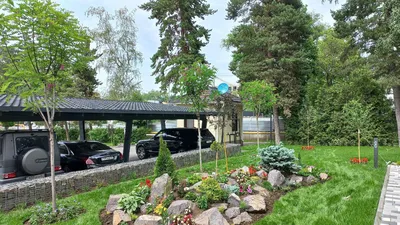 Деревянная структура перголы во время зимы в снеге покрыла сад Стоковое  Изображение - изображение насчитывающей дезертировано, покрыто: 123383127