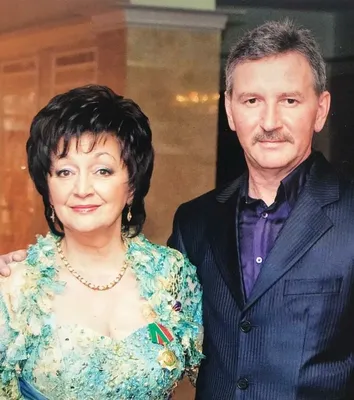 Певица Alyosha показала милые фото, как празднует Рождество вместе со  своими детьми и мужем - МЕТА