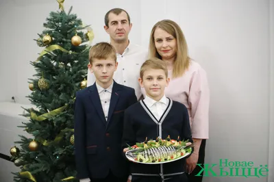 Лилия Ребрик семья - ведущая с мужем и детьми снялась в новогодней  фотосессии