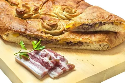 Пирог с картошкой и грибами в духовке без дрожжей на кефире - рецепт с фото  пошагово