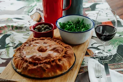 Пирог с мясом и картофелем замороженный ~ 740 г