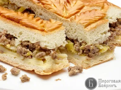 Пирог слоеный с курицей и картофелем с доставкой по Челябинску!
