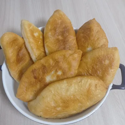 Жареные пирожки с картошкой на кефире - Лайфхакер