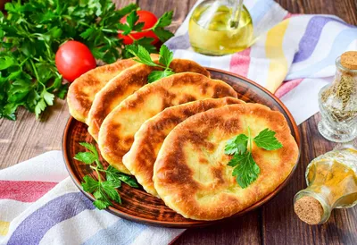 Постные пирожки с картошкой и грибами в духовке - Лайфхакер
