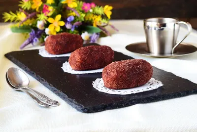 Легендарное и любимое из детства пирожное “Картошка”: быстрый и вкусный  рецепт десерта без выпечки. Новости дозвілля в Украине Харькове. Весь  Харьков