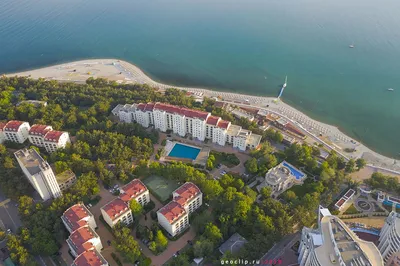 Геленджик - галечный пляж Сады морей - обзор - жилье рядом | Геоклип