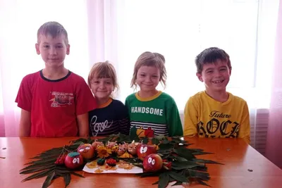Поросенок из яблока и морковки: поделки из овощей и фруктов для детей