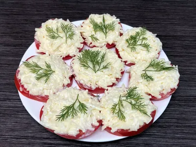 ЗАКУСКА - ПОМИДОРЫ С СЫРОМ, ЧЕСНОКОМ И ЗЕЛЕНЬЮ! ОЧЕНЬ ВКУСНО И БЫСТРО!  Рецепт - YouTube