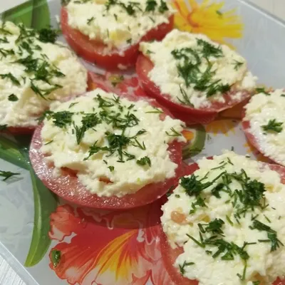 Помидоры с сыром и чесноком – простенько и со вкусом, закуска, которую  любят все - YouTube