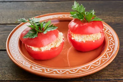Закуска из помидоров и яиц с чесноком и сыром - пошаговый фоторецепт