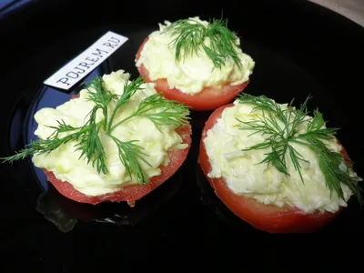 Помидоры с сыром и чесноком - быстрая закуска на стол 🍅Ингредиенты:По... |  TikTok